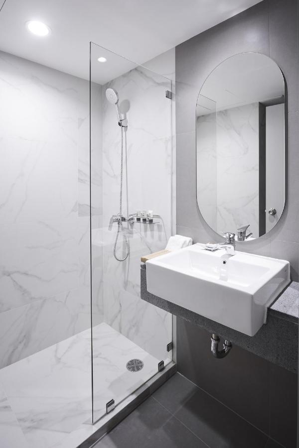 56 Surawong Hotel Бангкок Экстерьер фото